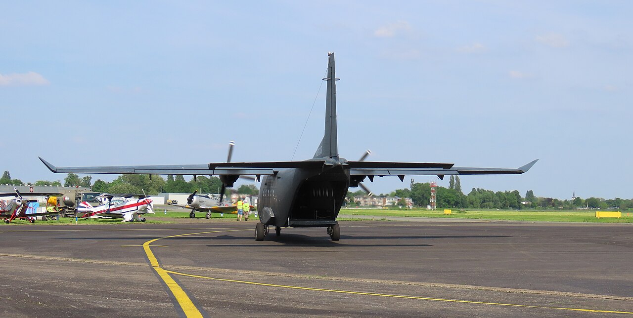 CASA C-212 后部货舱门
